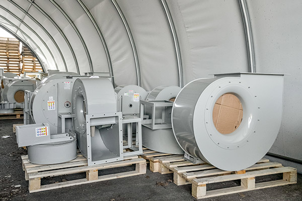 Turbines de ventilateur sur des palettes